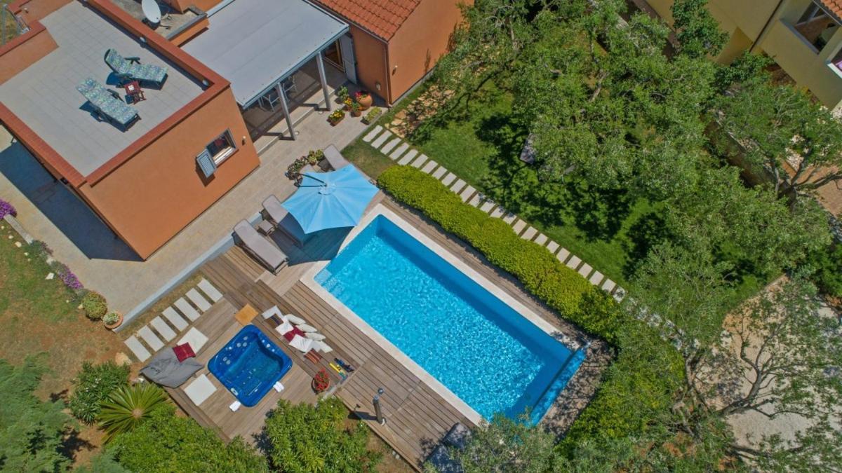 Villa Emili In Medulin - Haus Fuer 4-5 Personen エクステリア 写真