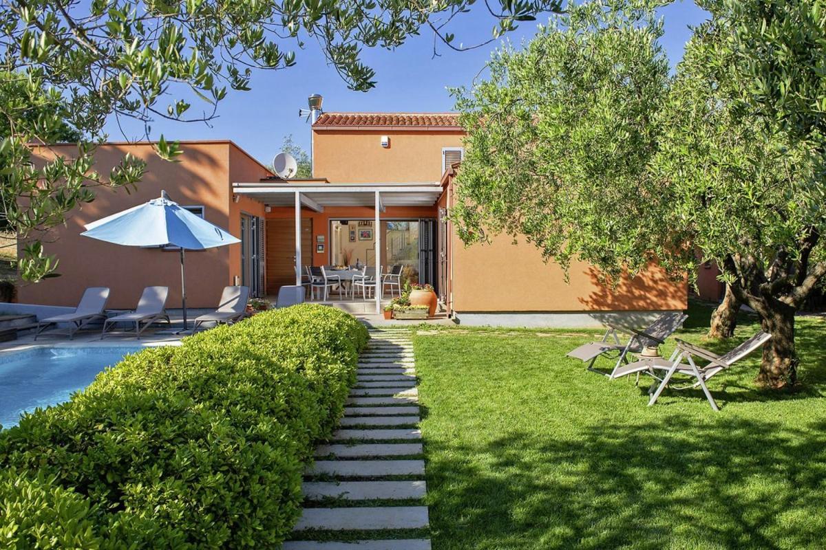 Villa Emili In Medulin - Haus Fuer 4-5 Personen エクステリア 写真