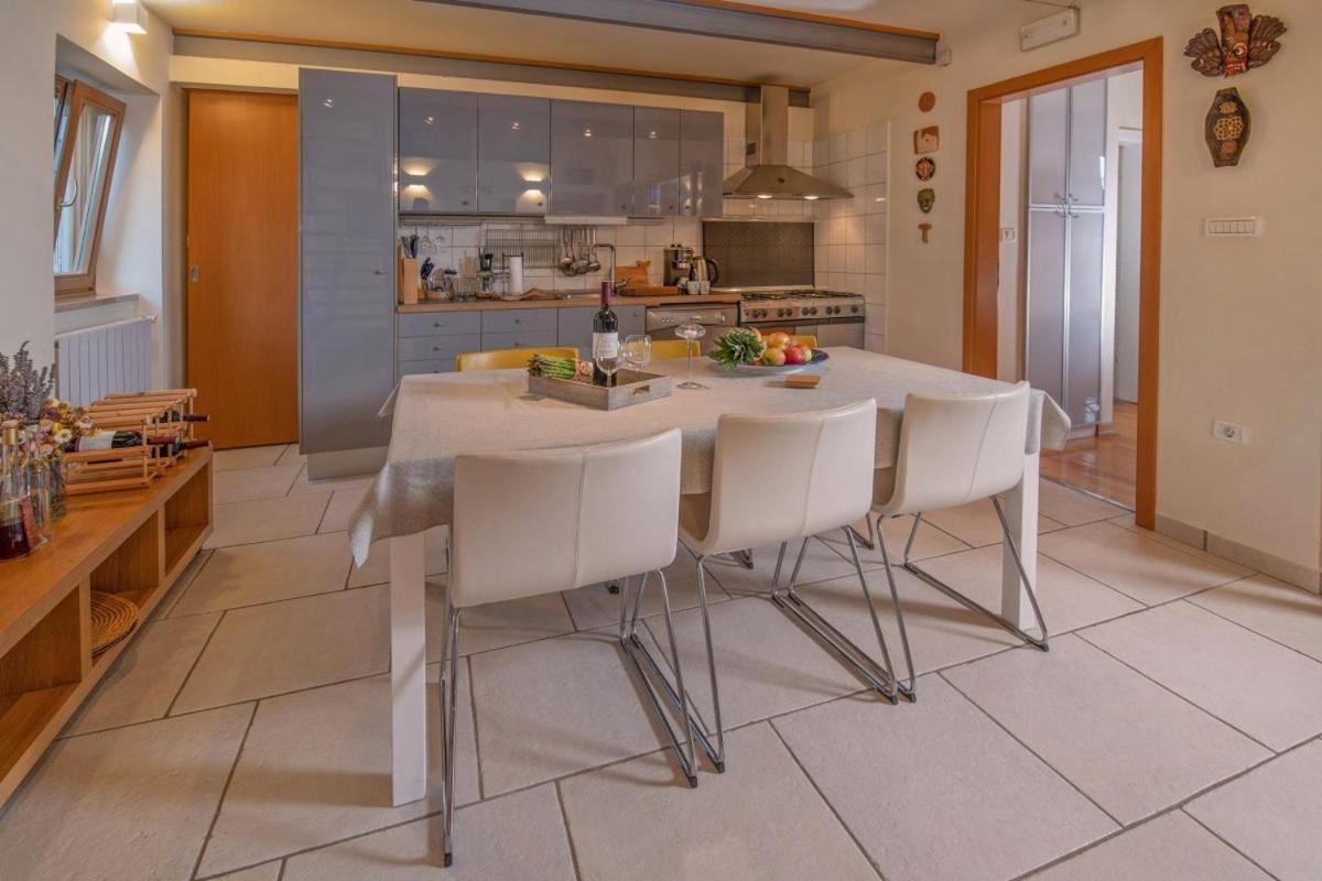 Villa Emili In Medulin - Haus Fuer 4-5 Personen エクステリア 写真