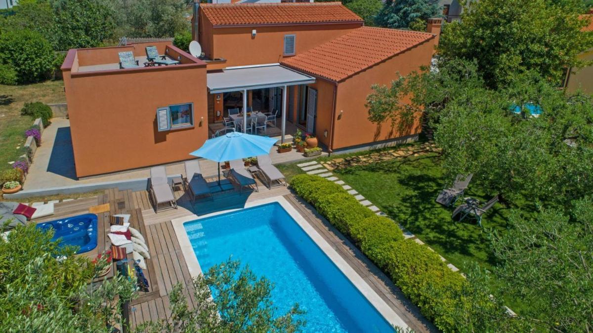 Villa Emili In Medulin - Haus Fuer 4-5 Personen エクステリア 写真